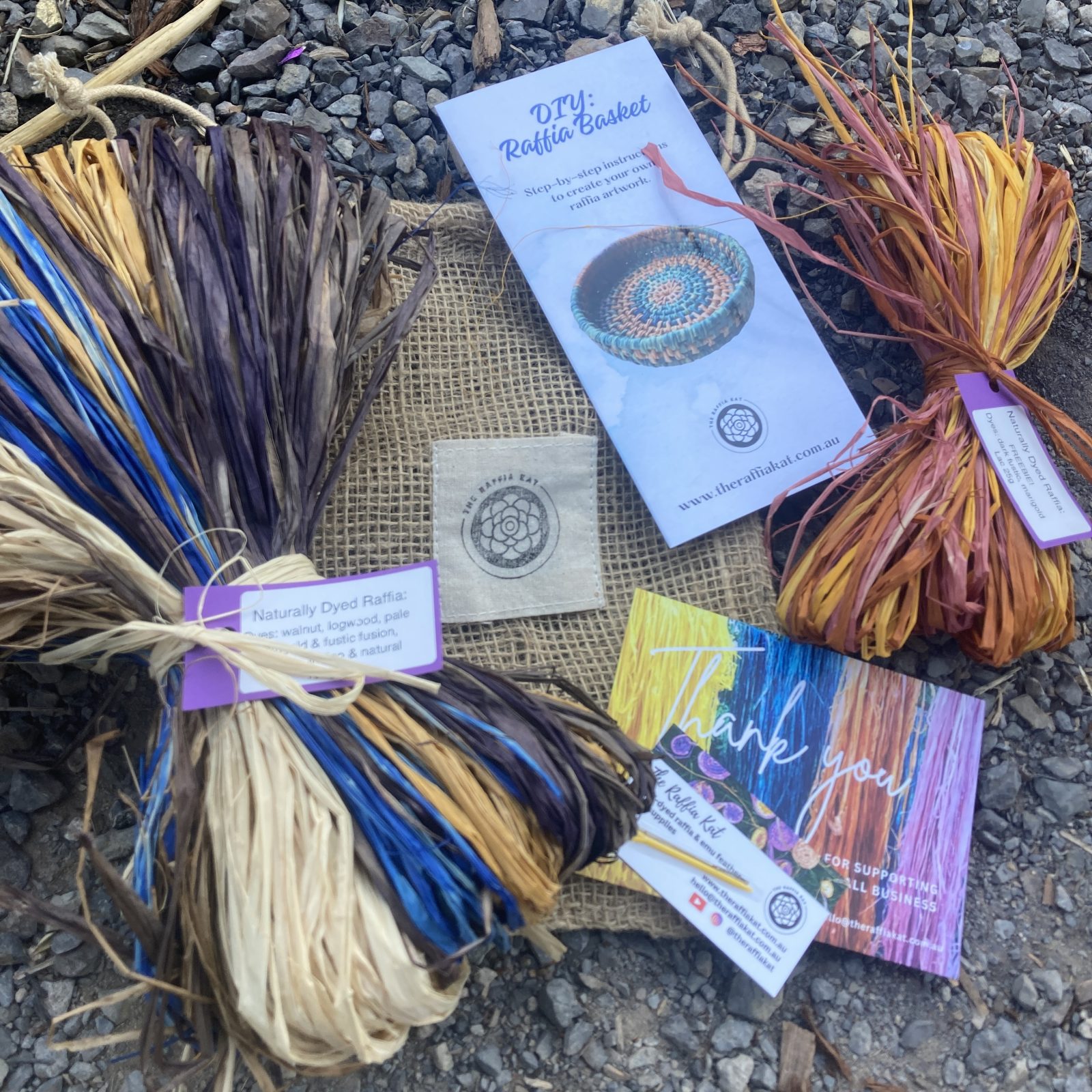 Raffia basket weaving kit with 100g raffia, needle, instructions, and bonus 20g bundle in jute bag.