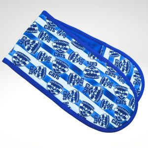 Double oven mitt overed with Cats logos