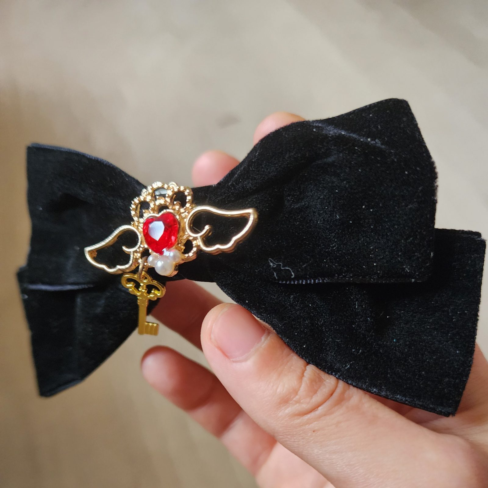 Gothic Small Bow Hair Clip Red w/ Key Charm - Image 3