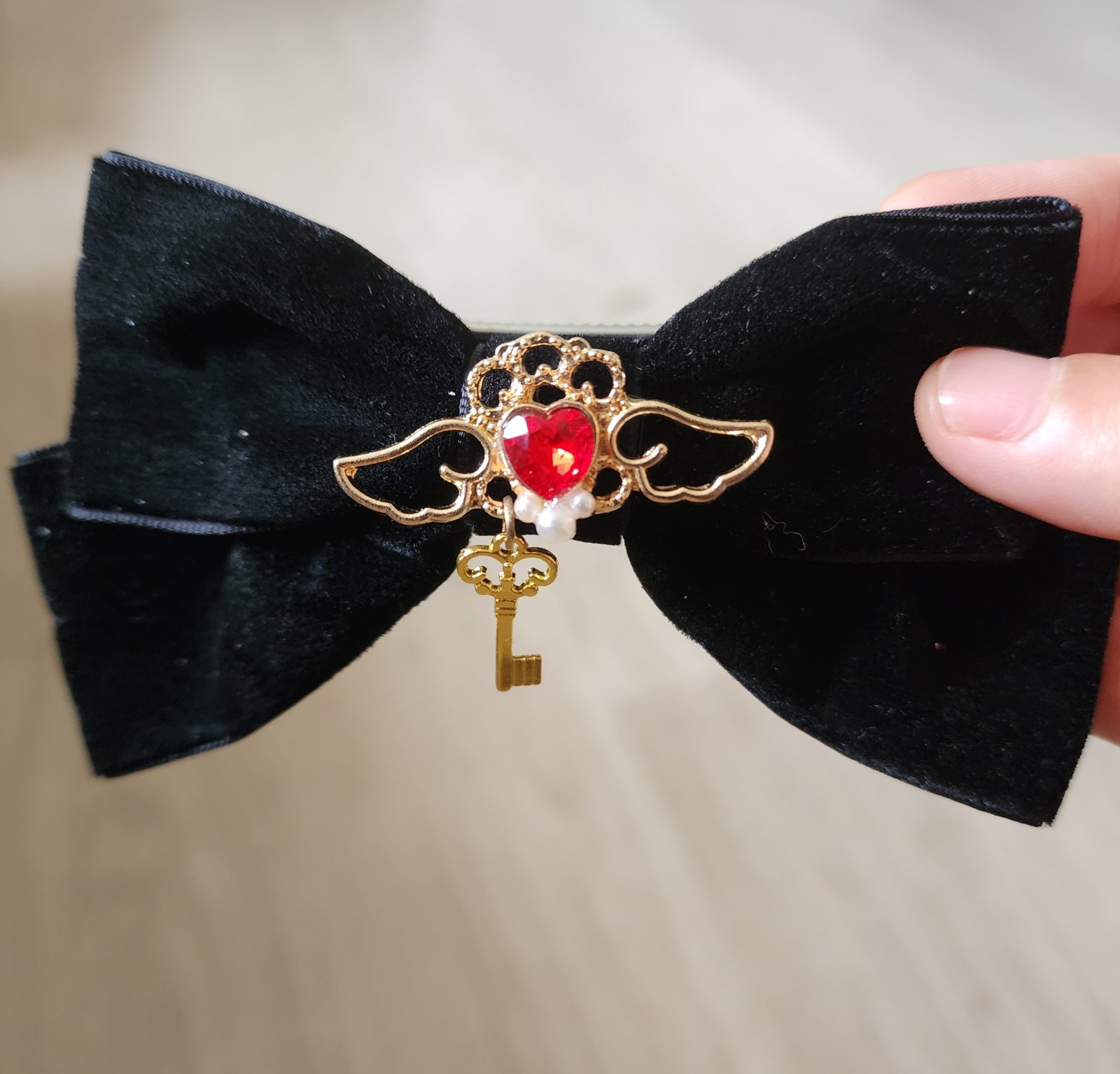 Gothic Small Bow Hair Clip Red w/ Key Charm - Image 2
