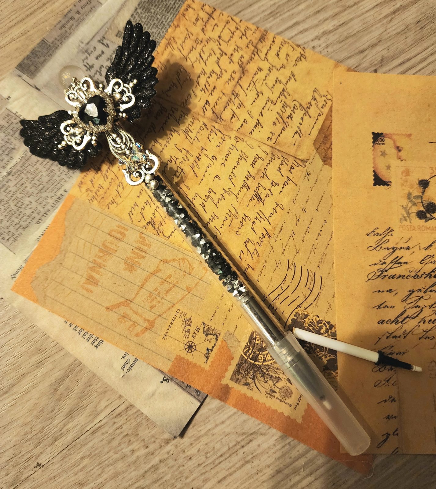 Gothic Wing Eraserable Pen - Black