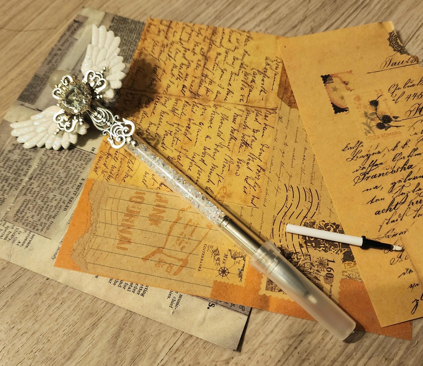 Gothic Wing Eraserable Pen - White