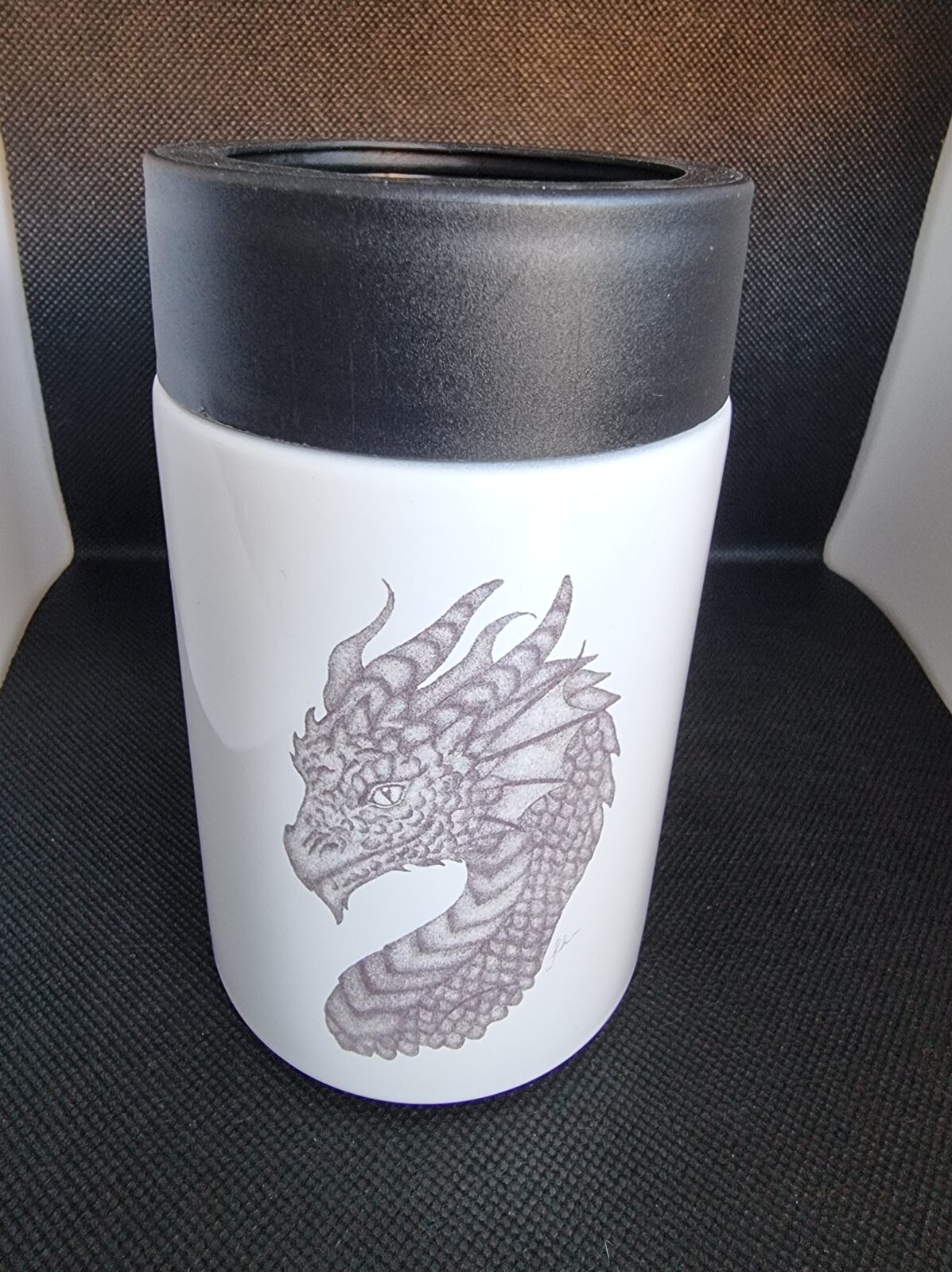 Dragon Pointillism Can Cooler