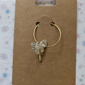 Wine glass charm approx 4cms bow pearl