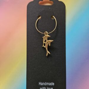 Wine glass charm approx 4cms dolphins gold