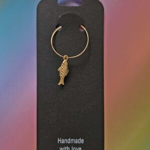 Wine glass charm approx 4cms fish gold