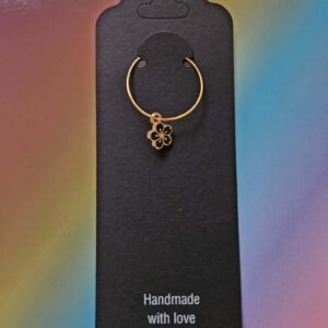 Wine glass charm approx 4cms flower black