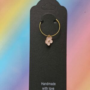 Wine glass charm approx 4cms flower pink
