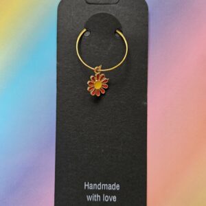 Wine glass charm approx 4cms flower pink with gold centre