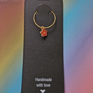Wine glass charm approx 4cms red flower