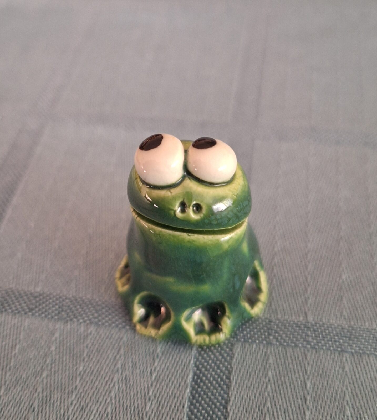 Frog -Tiny, dark green - Image 2