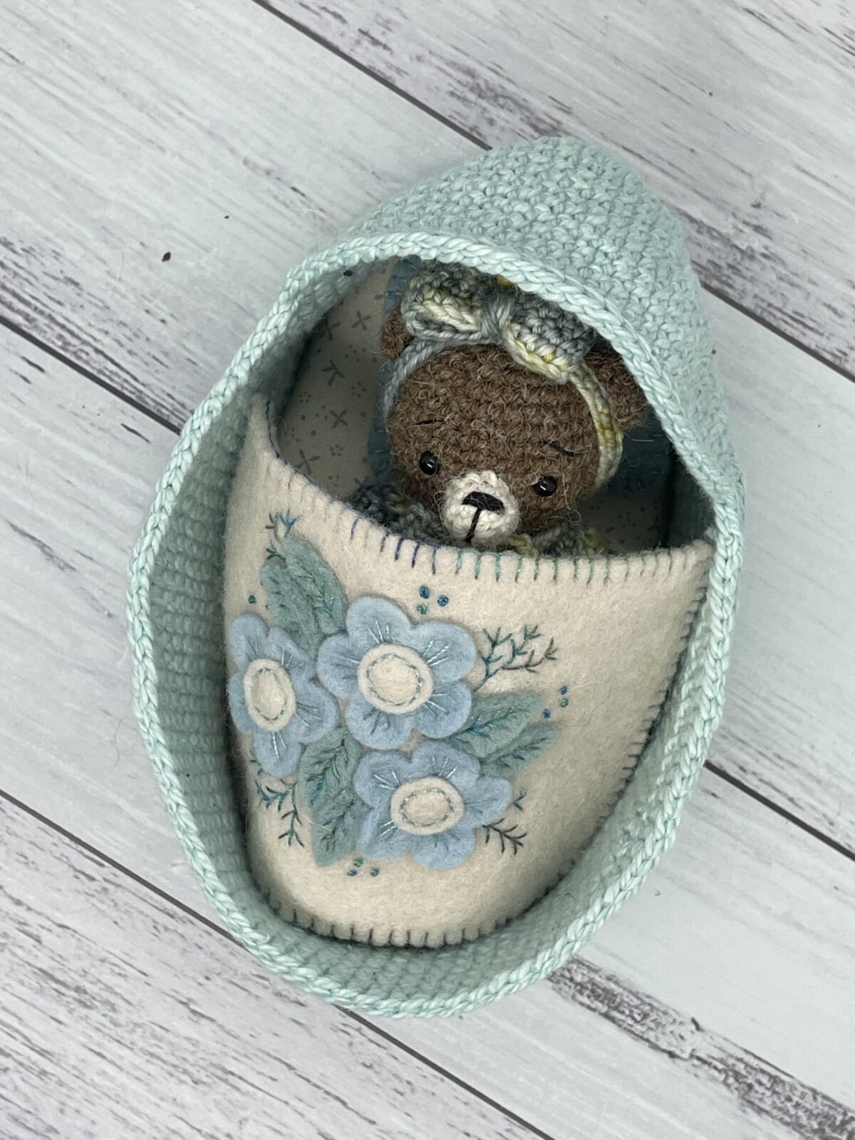 Minikins Deluxe Set - Bear in a Basket