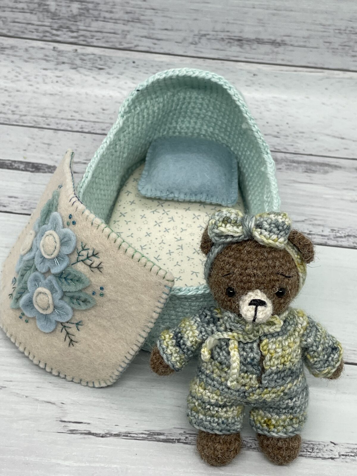 Minikins Deluxe Set - Bear in a Basket - Image 4